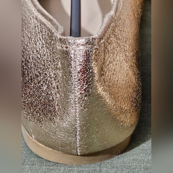 Musshoe Chic Gold Loafers with Bow Accent - Picture 10 of 10